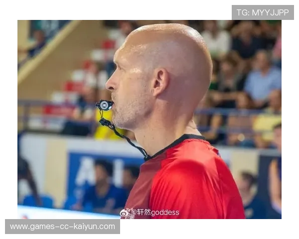 篮球少年隔扣长人！裁判都看愣