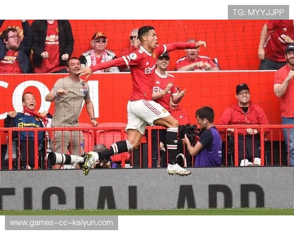 C罗梅开二度，曼联轻松2-0击败西汉姆联