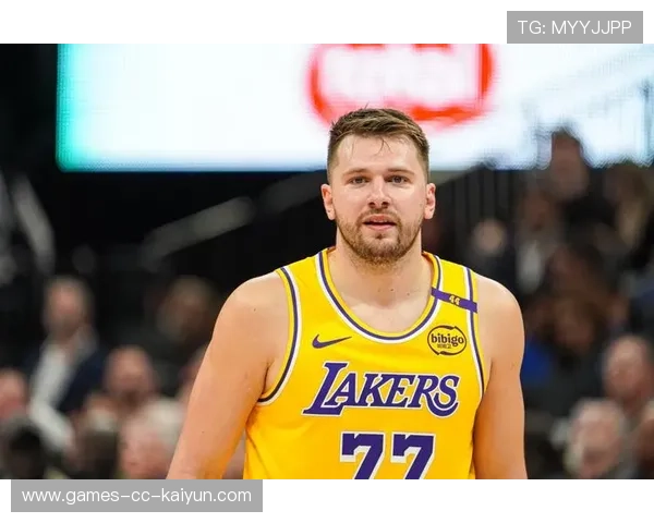 东契奇后撤步三分再度压哨命中：一场关于信任与坚持的软文